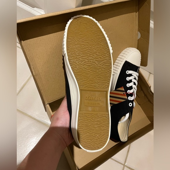 Brand new sneakers - Picture 2 of 4